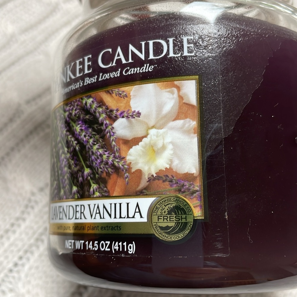 New unused Yankee Candle Lavender Vanilla jar. 14.5 oz. 65-90 burn time. Purple - Picture 8 of 8
